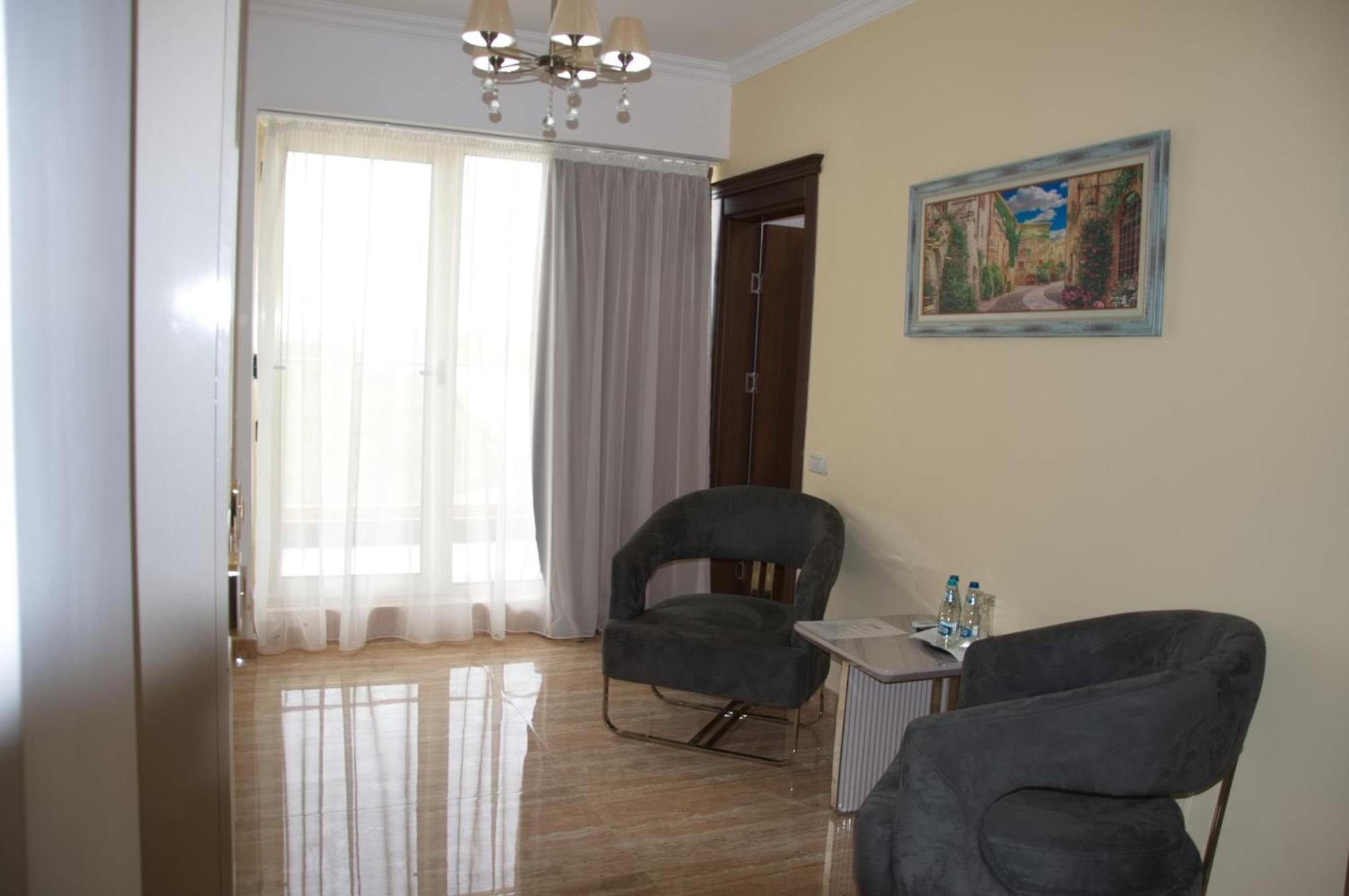 קוסטינסטי Alessio Hotel Residence מראה חיצוני תמונה